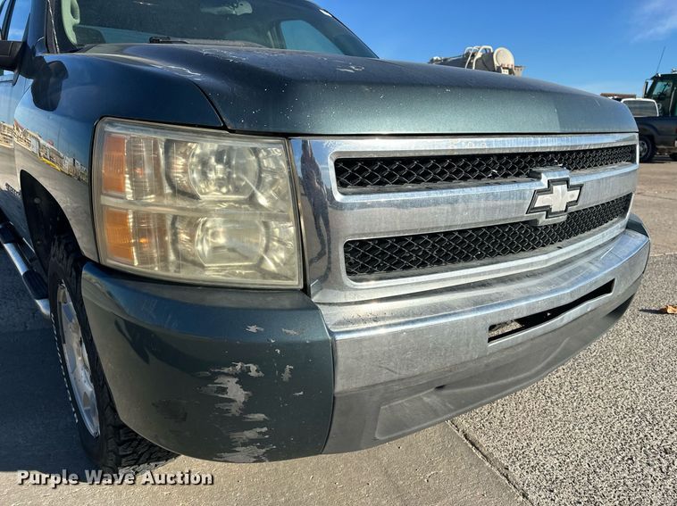 image for item DT6534 2010 Chevrolet Silverado 1500 Crew Cab pickup truck