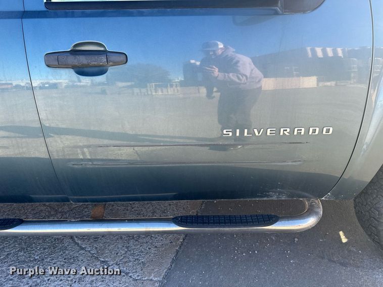 image for item DT6534 2010 Chevrolet Silverado 1500 Crew Cab pickup truck