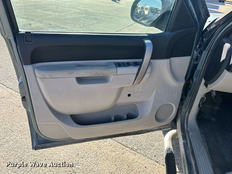 image for item DT6534 2010 Chevrolet Silverado 1500 Crew Cab pickup truck