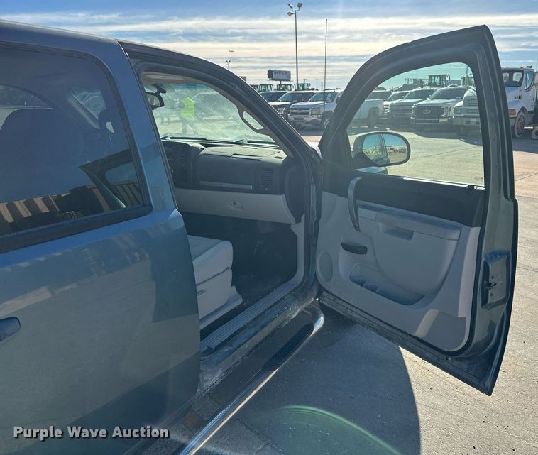 image for item DT6534 2010 Chevrolet Silverado 1500 Crew Cab pickup truck