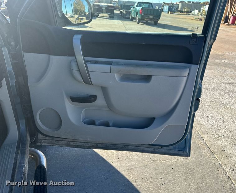 image for item DT6534 2010 Chevrolet Silverado 1500 Crew Cab pickup truck