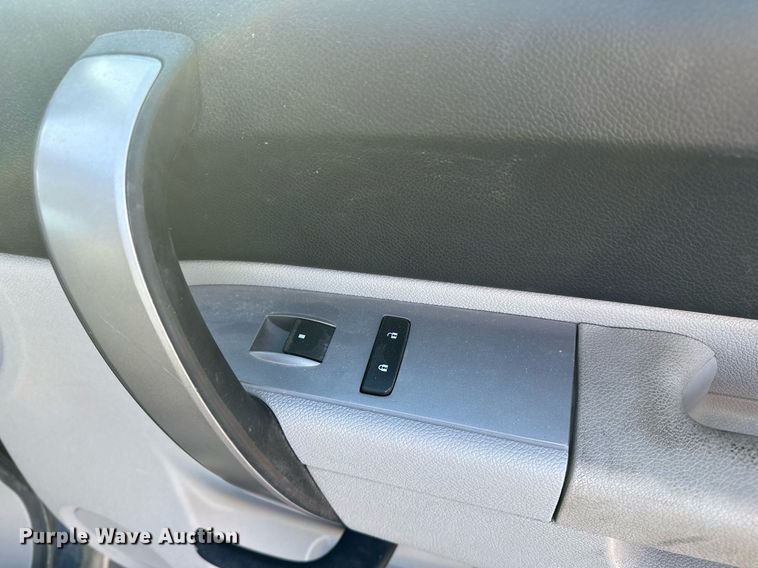 image for item DT6534 2010 Chevrolet Silverado 1500 Crew Cab pickup truck