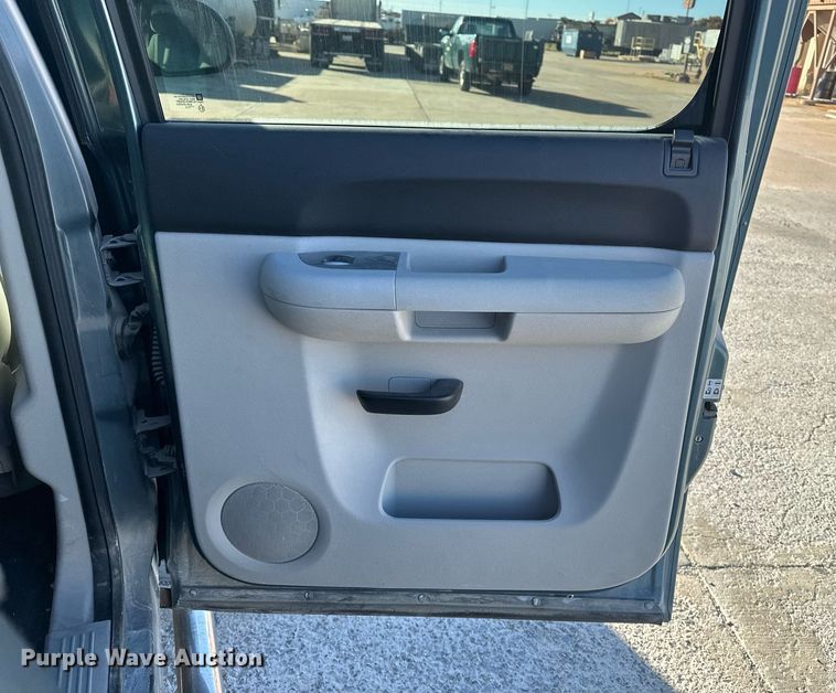 image for item DT6534 2010 Chevrolet Silverado 1500 Crew Cab pickup truck