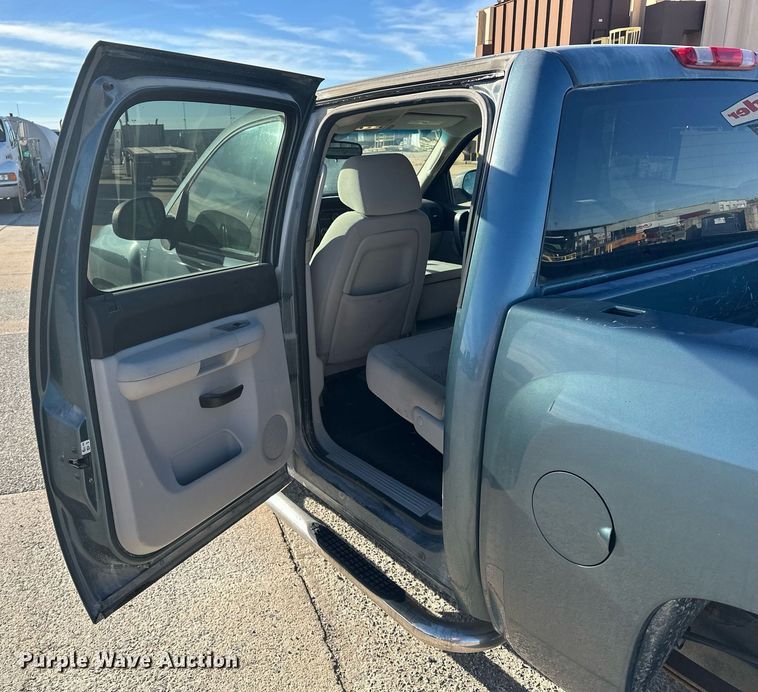 image for item DT6534 2010 Chevrolet Silverado 1500 Crew Cab pickup truck