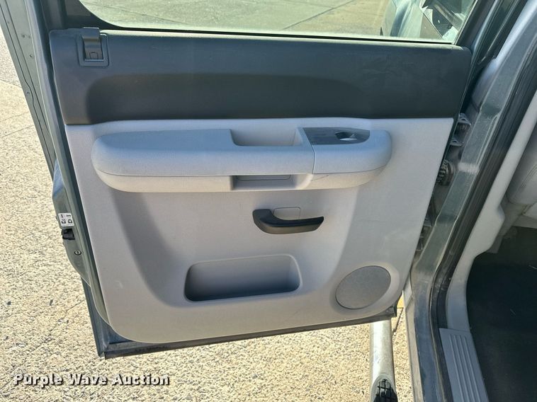 image for item DT6534 2010 Chevrolet Silverado 1500 Crew Cab pickup truck