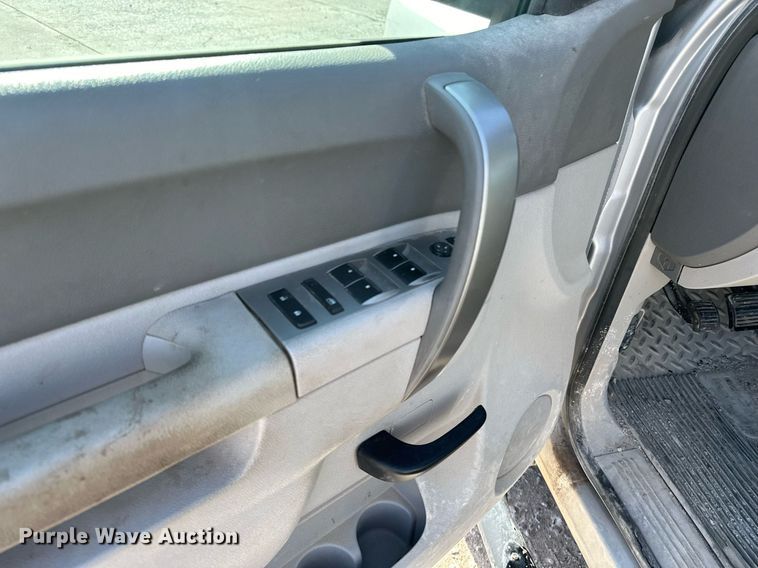 image for item DT6548 2012 Chevrolet Silverado 1500 Crew Cab pickup truck