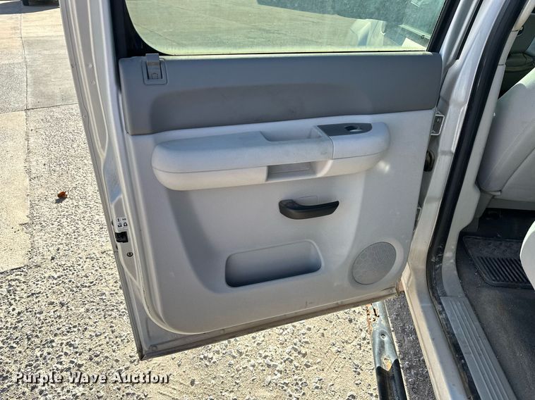 image for item DT6548 2012 Chevrolet Silverado 1500 Crew Cab pickup truck