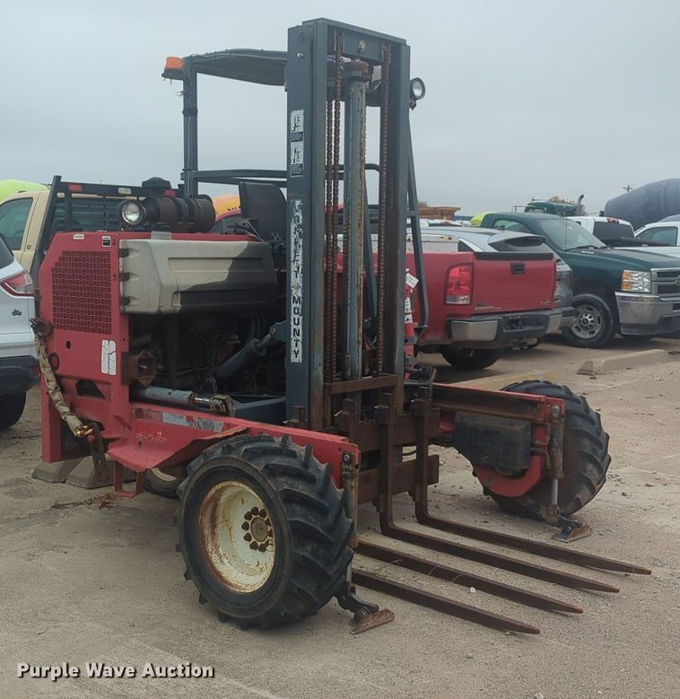 image for item DT6552 2001 Moffett M5000 forklift