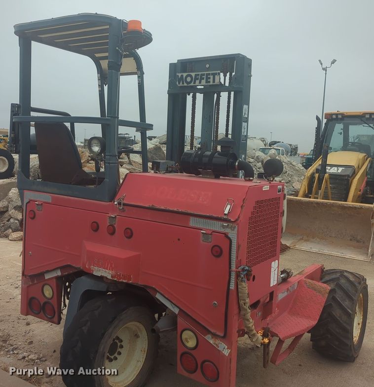 image for item DT6552 2001 Moffett M5000 forklift