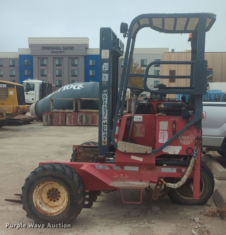 image for item DT6552 2001 Moffett M5000 forklift