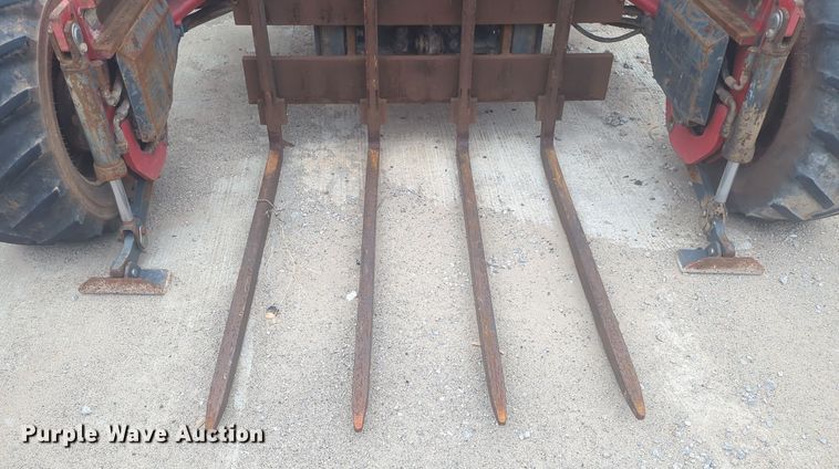 image for item DT6552 2001 Moffett M5000 forklift