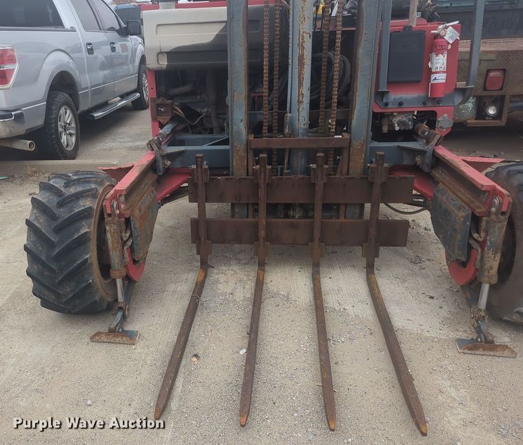 image for item DT6552 2001 Moffett M5000 forklift