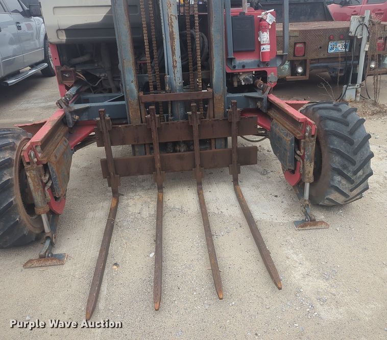 image for item DT6552 2001 Moffett M5000 forklift