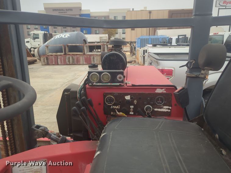 image for item DT6552 2001 Moffett M5000 forklift