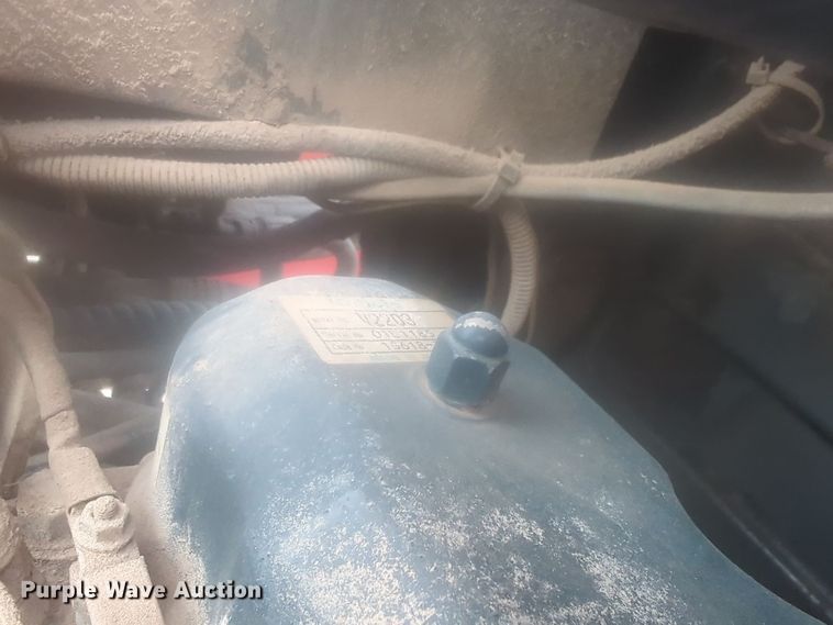 image for item DT6552 2001 Moffett M5000 forklift