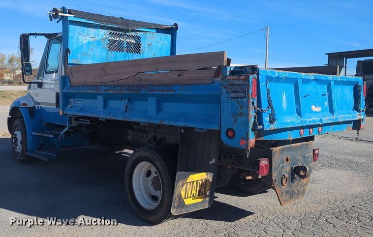 image for item DT6608 2004 International 4300 dump truck