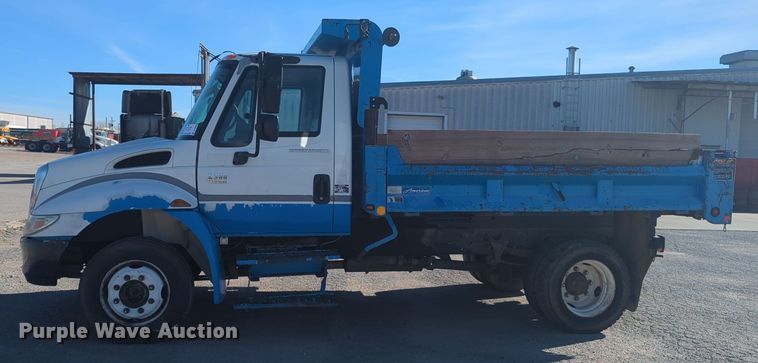 image for item DT6608 2004 International 4300 dump truck