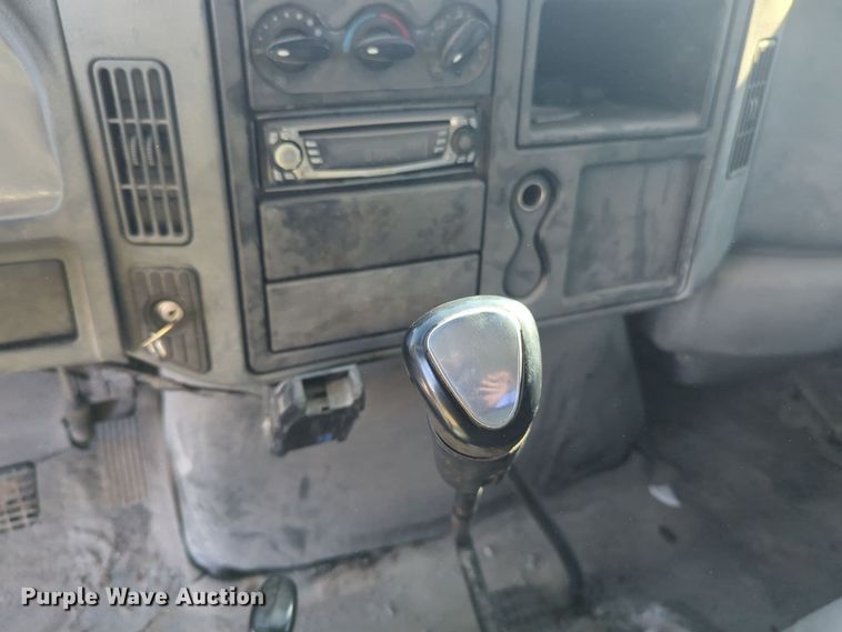 image for item DT6608 2004 International 4300 dump truck