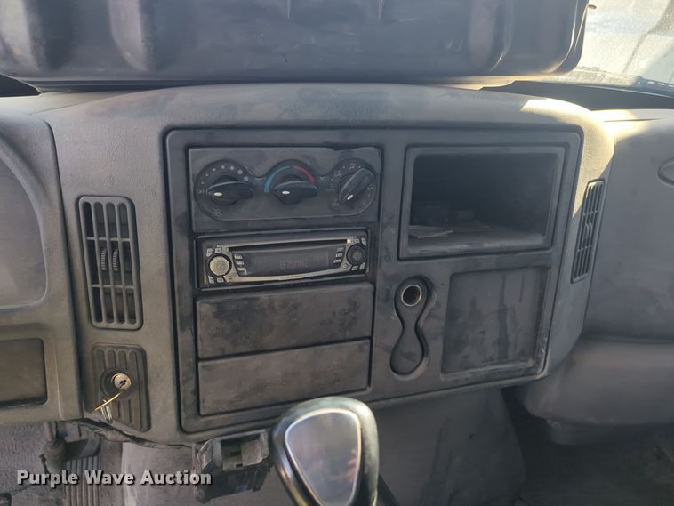 image for item DT6608 2004 International 4300 dump truck