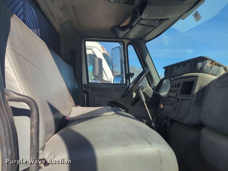 image for item DT6608 2004 International 4300 dump truck