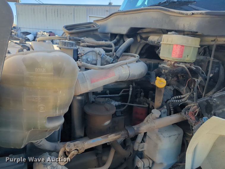 image for item DT6608 2004 International 4300 dump truck