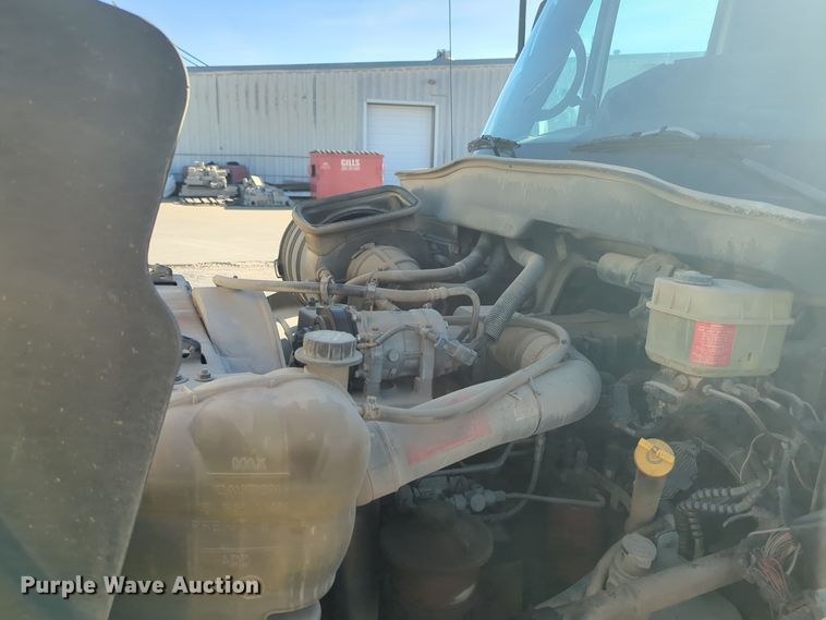 image for item DT6608 2004 International 4300 dump truck