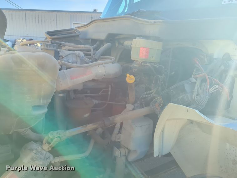 image for item DT6608 2004 International 4300 dump truck