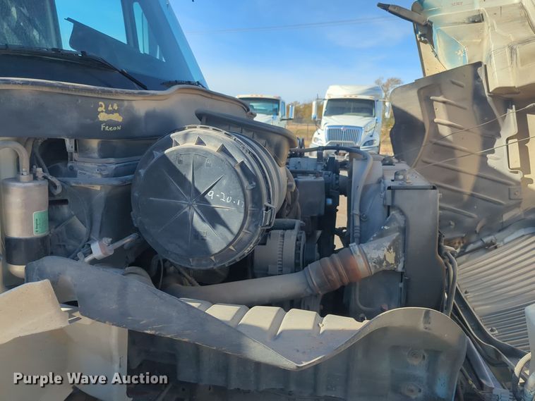 image for item DT6608 2004 International 4300 dump truck