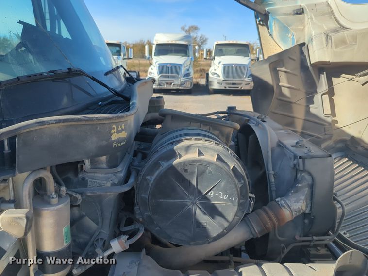 image for item DT6608 2004 International 4300 dump truck