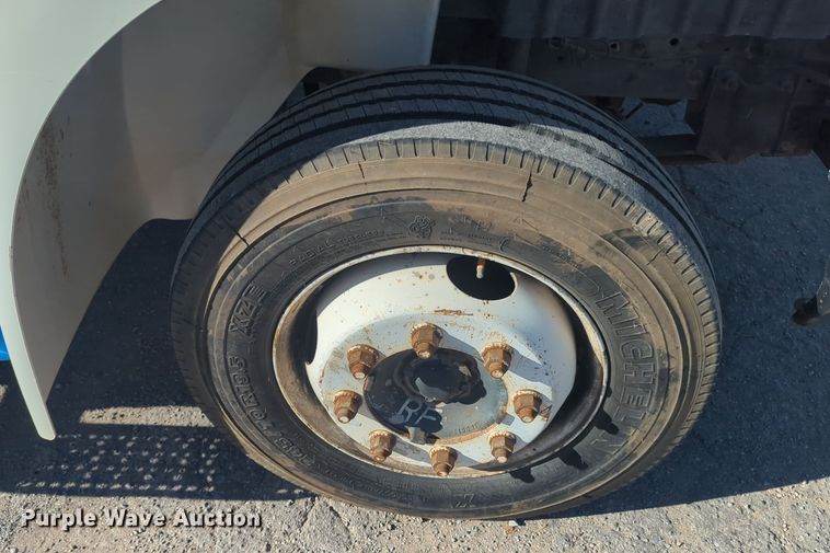 image for item DT6608 2004 International 4300 dump truck