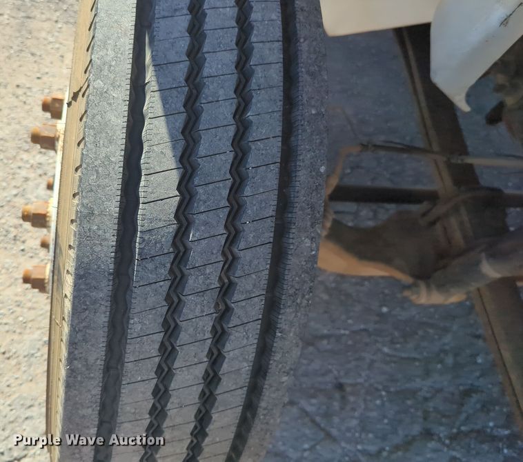 image for item DT6608 2004 International 4300 dump truck