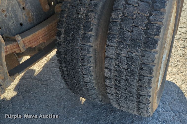 image for item DT6608 2004 International 4300 dump truck