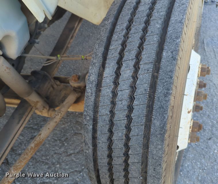 image for item DT6608 2004 International 4300 dump truck