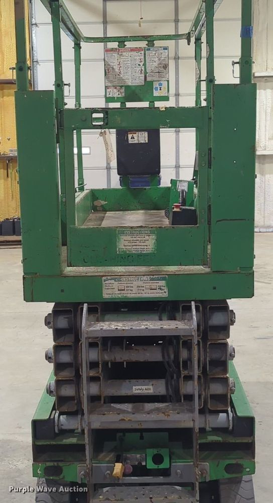 image for item DT6609 2012 Genie GS-2632 scissor lift