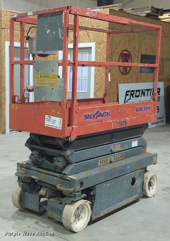 image for item DT6611 2007 Skyjack SJIII3219 scissor lift