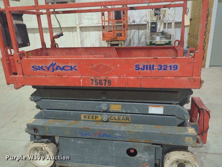 image for item DT6611 2007 Skyjack SJIII3219 scissor lift