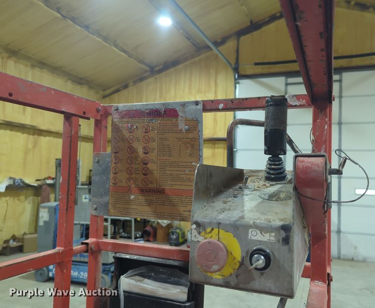 image for item DT6611 2007 Skyjack SJIII3219 scissor lift