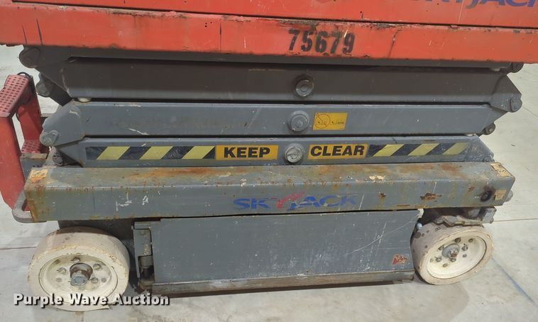 image for item DT6611 2007 Skyjack SJIII3219 scissor lift