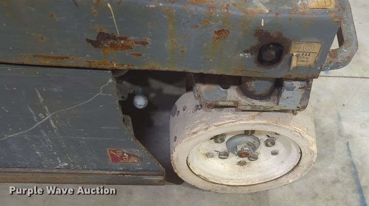 image for item DT6611 2007 Skyjack SJIII3219 scissor lift