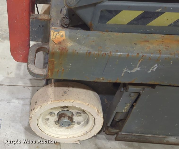 image for item DT6611 2007 Skyjack SJIII3219 scissor lift