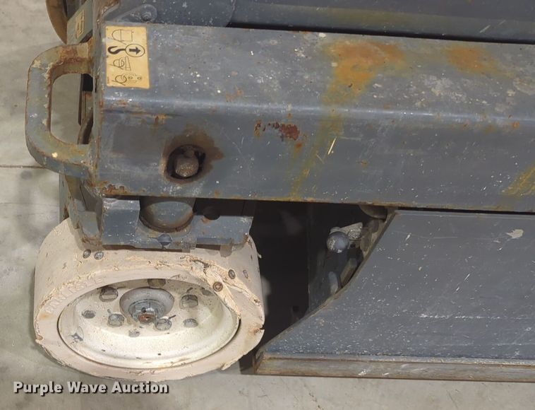 image for item DT6611 2007 Skyjack SJIII3219 scissor lift