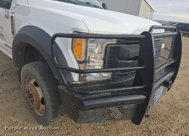 image for item DT7017 2017 Ford F550 Super Duty XL truck cab and chassis
