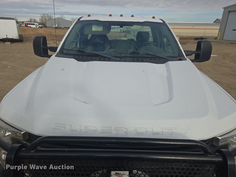 image for item DT7017 2017 Ford F550 Super Duty XL truck cab and chassis