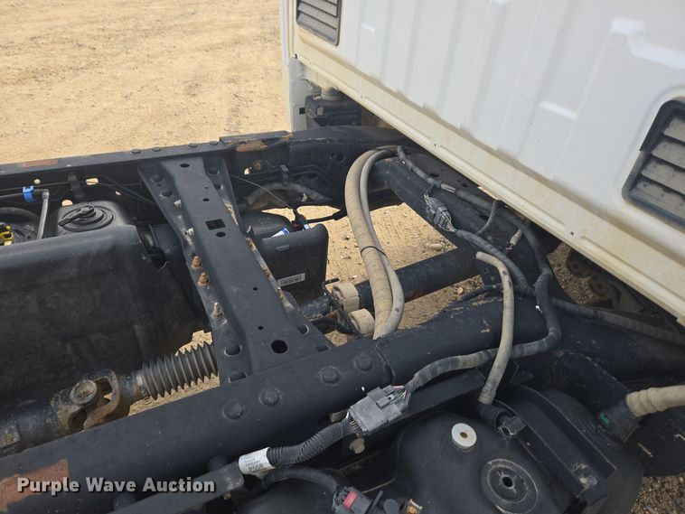 image for item DT7017 2017 Ford F550 Super Duty XL truck cab and chassis