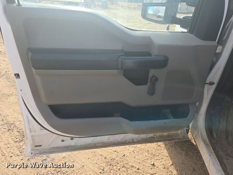 image for item DT7017 2017 Ford F550 Super Duty XL truck cab and chassis