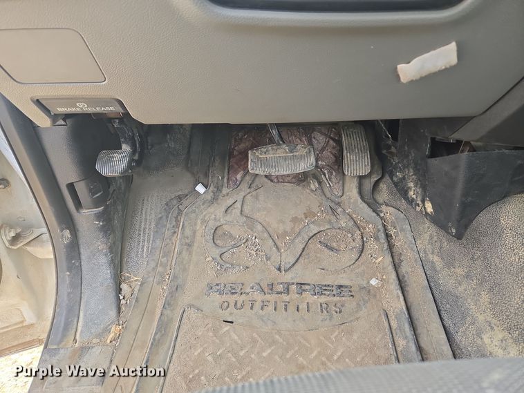 image for item DT7017 2017 Ford F550 Super Duty XL truck cab and chassis