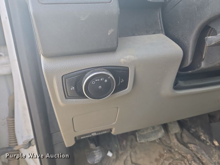 image for item DT7017 2017 Ford F550 Super Duty XL truck cab and chassis