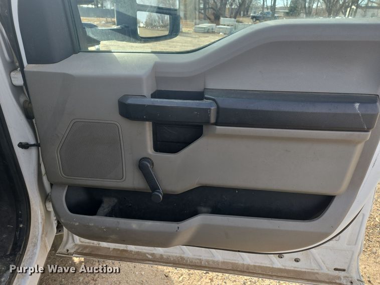 image for item DT7017 2017 Ford F550 Super Duty XL truck cab and chassis