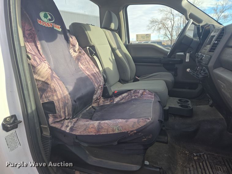 image for item DT7017 2017 Ford F550 Super Duty XL truck cab and chassis