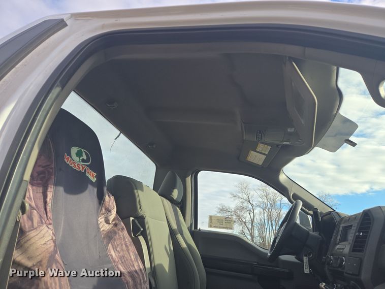 image for item DT7017 2017 Ford F550 Super Duty XL truck cab and chassis